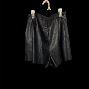 Elegant Black Leather Women's Skorts